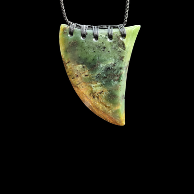 Rei Puta Totoweka - Greenstone Tooth Pendant
