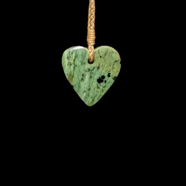 Manawa Kōkopu - Greenstone Heart Pendant