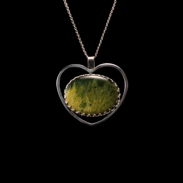 Hei Kakī Kawata me Pounamu - Silver & Greenstone Necklace - Sands Carving Studio