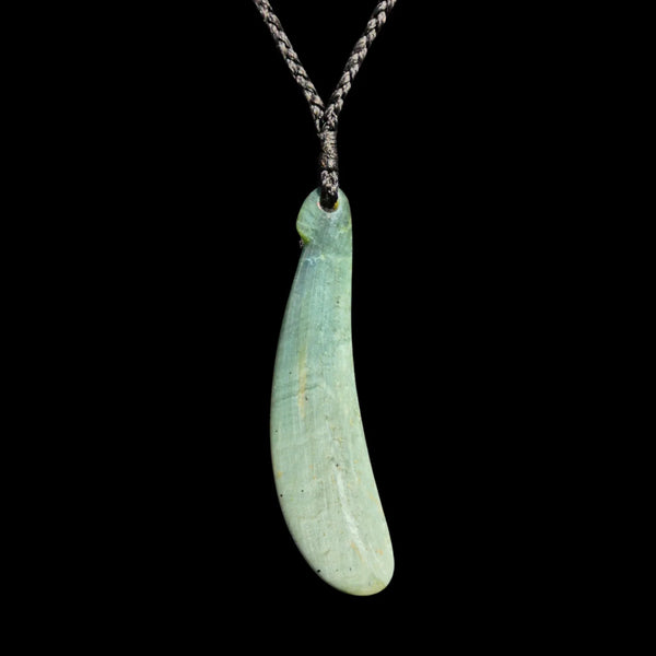 Kapeu Chatoyant Tangiwai - Greenstone Kapeu Pendant - Sands Carving Studio