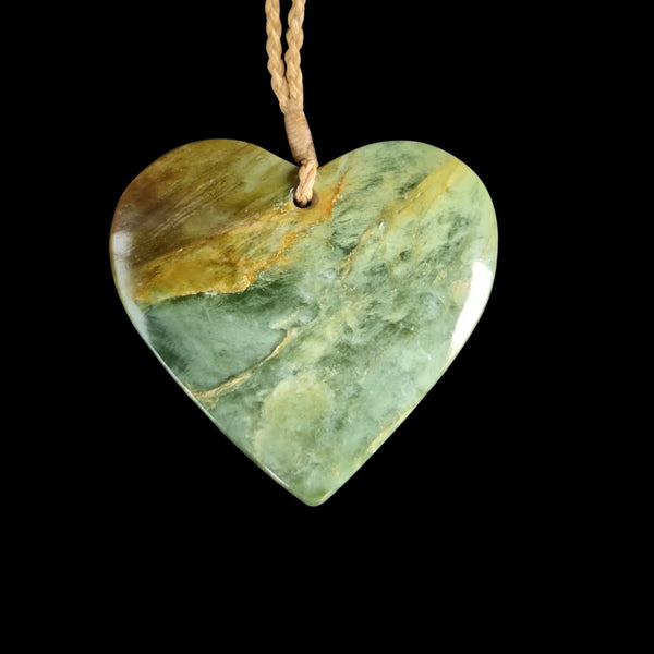 Hei Manawa Inanga - Greenstone Heart Pendant - Sands Carving Studio