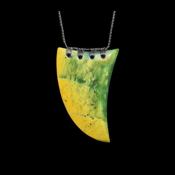 Rei Puta Raukaraka - Greenstone Tooth Pendant - Sands Carving Studio