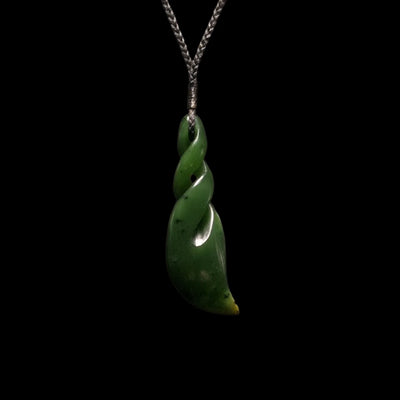 Pikorua Kahurangi Raukaraka - Greenstone Twist Pendant - Sands Carving Studio