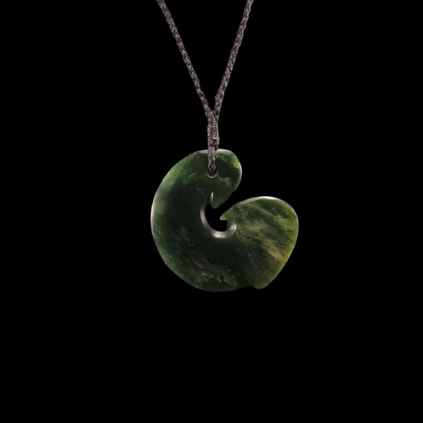 Hei Matau Raukaraka - Greenstone Fishhook Pendant - Sands Carving Studio