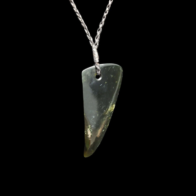 Rei Puta Tangiwai- Greenstone Tooth Pendant - Sands Carving Studio