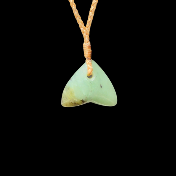 Hiku Tohorā Totoweka - Greenstone Whale Tail Pendant