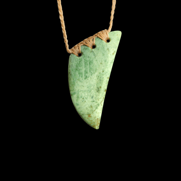 Rei Puta Inanga - Greenstone Tooth Pendant - Sands Carving Studio