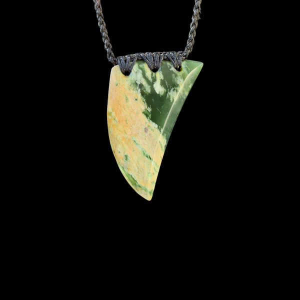 Rei Puta Kahurangi Flower Jade - Greenstone Tooth Pendant