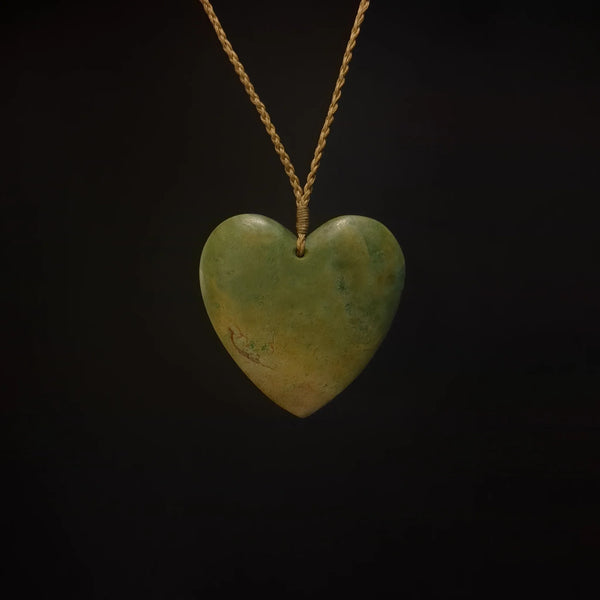 Hei Manawa Raukaraka - Greenstone Heart Pendant - Sands Carving Studio