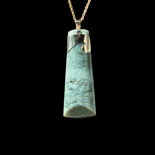 Hei Toki Koura Pipiwharauroa Tangiwai - Gold-capped Greenstone Toki Pendant - Sands