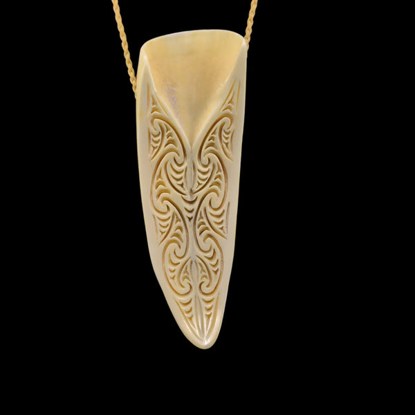 Rei Puta Parāoa - Sperm Whale Tooth Pendant - Sands Carving Studio