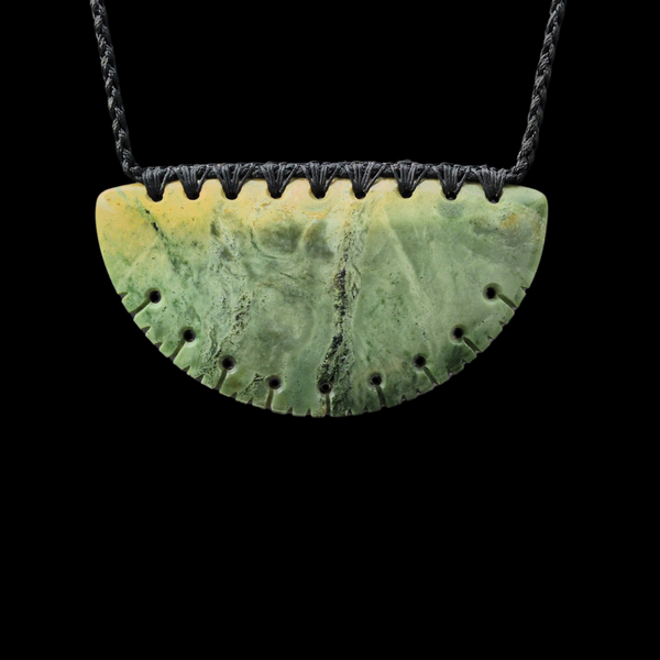Kōuma Raukaraka - Greenstone Breastplate Pendant