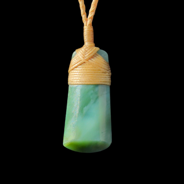 Hei Toki Inanga - Greenstone Adze Pendant