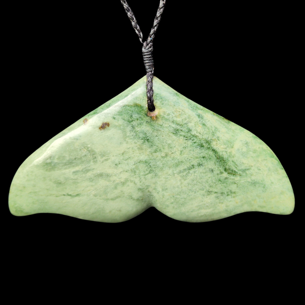 Hiku Tohorā Inanga - Greenstone Whale Tail Pendant