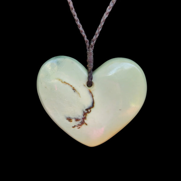 Hei Manawa Inanga - Greenstone Heart Pendant - Sands Carving Studio