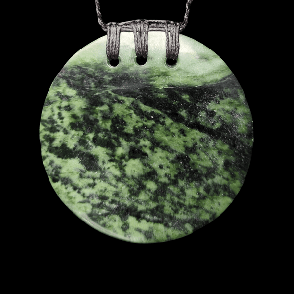 porohita kokopu greenstone disc pendant by sands carving studio