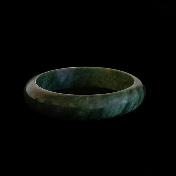 Kōmore Pounamu - Greenstone Bangle - Sands Carving Studio