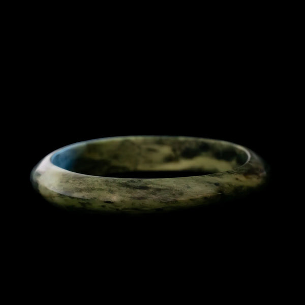 Kawakawa Kōmore - Pounamu Bangle - Sands Carving Studio