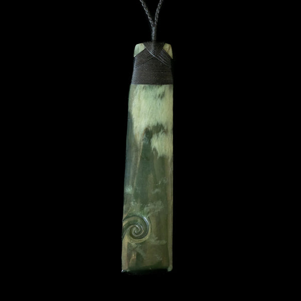 Hei Toki Pipiwharauroa - Greenstone Adze Pendant - Sands Carving Studio