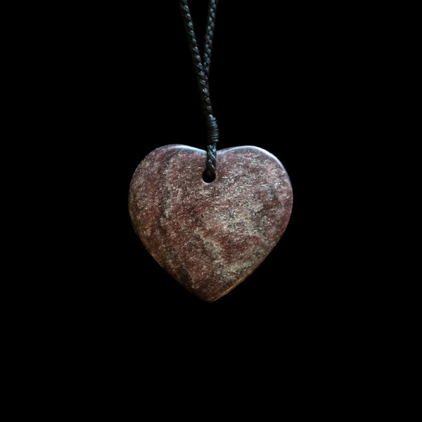 Manawa Aroha - Aroha Stone Heart Pendant - Sands Carving Studio