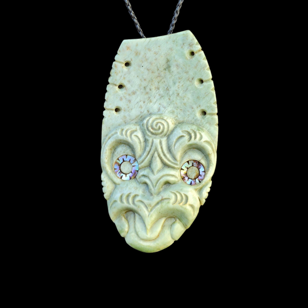 Rei Puta Kōkopu  - Greenstone Tooth Pendant