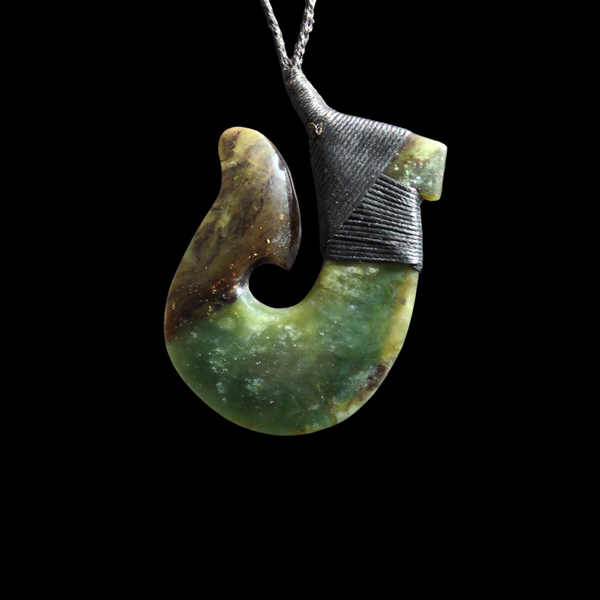 Hei Matau Totoweka - Greenstone Fishhook Pendant - Sands Carving Studio