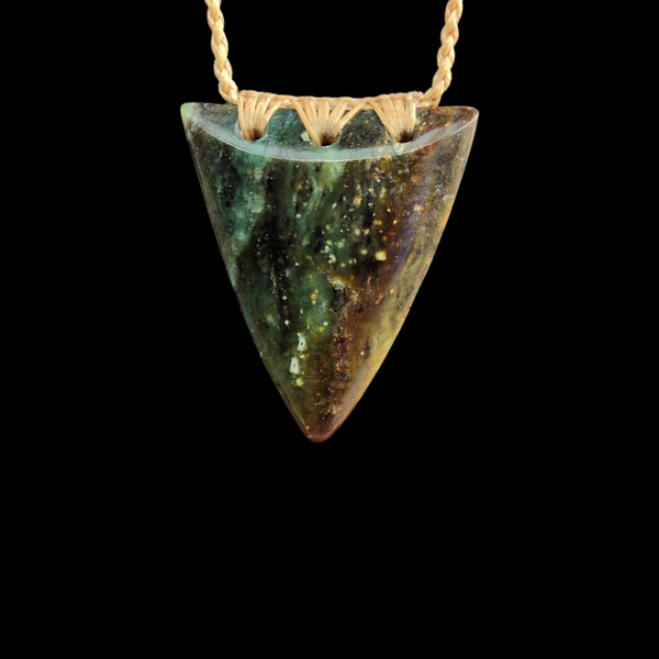 Rei Puta Totoweka - Greenstone Tooth Pendant