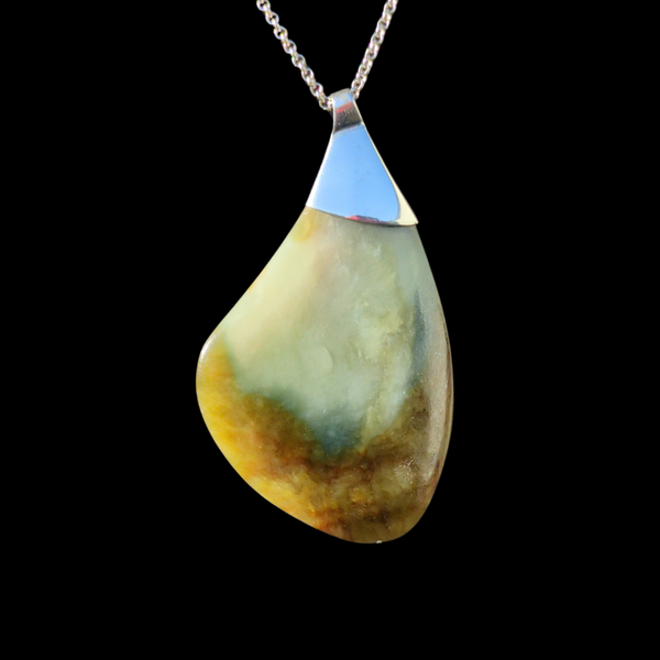 Roimata Totoweka Inanga with Sterling Silver Cap - Greenstone Teardrop Pendant