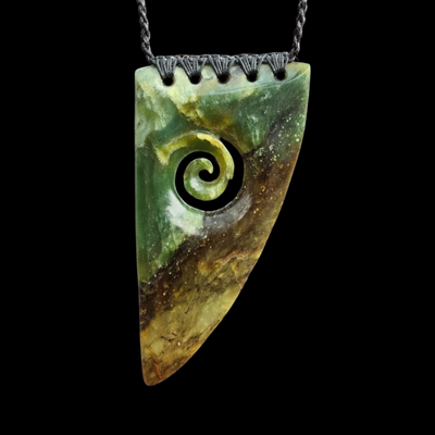 Totoweka Rei Puta - Pounamu Notched Whale Tooth Pendant - Sands Carving Studio