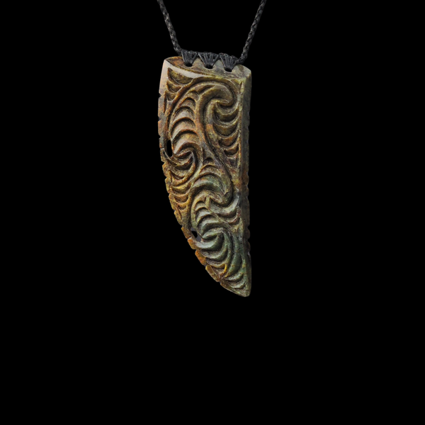 Rei Puta Totoweka - Greenstone Tooth Pendant