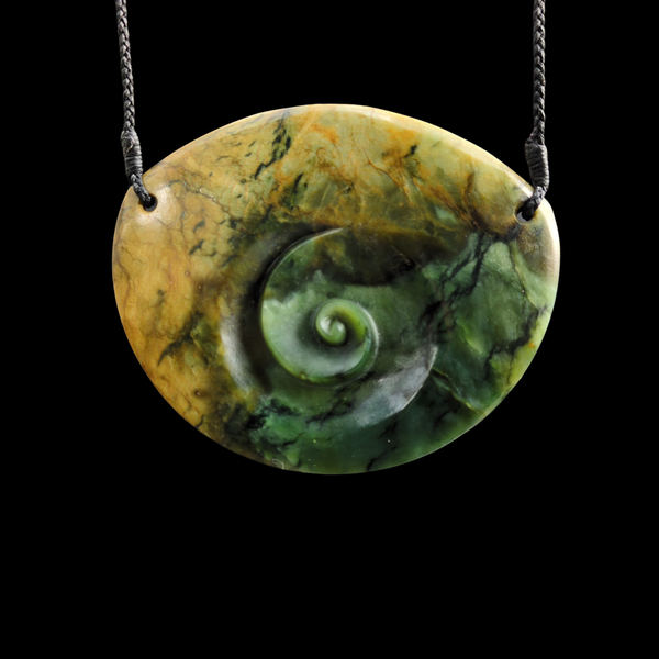 Kōuma Raukaraka - Greenstone Breastplate Pendant