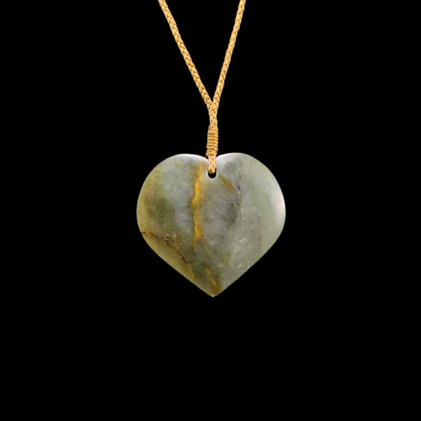 Hei Manawa Īnanga - Greenstone Heart Pendant - Sands Carving Studio