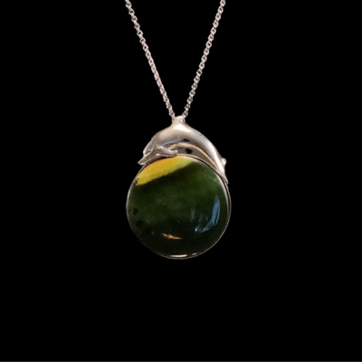 Raukaraka Porohita Stg Dolphin - Greenstone Disc Pendant - Sands Carving Studio