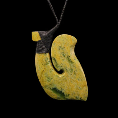 Hei Matau Raukaraka - Greenstone Fishhook Pendant - Sands Carving Studio