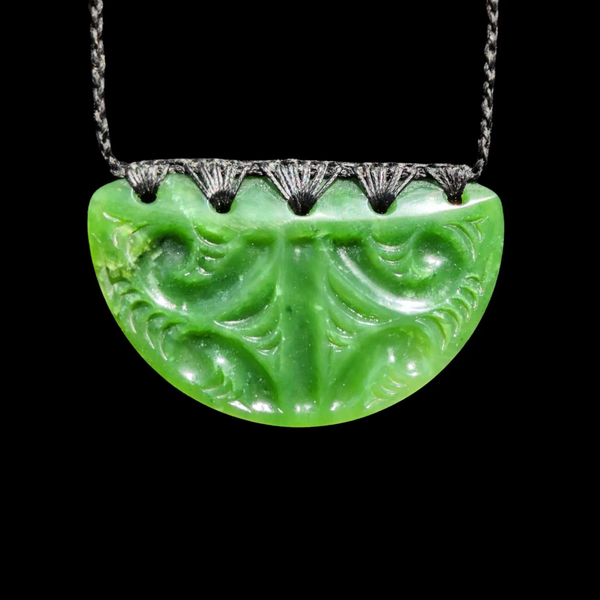 Kōuma Kahurangi Moko Kauae- Greenstone Breastplate Pendant - Sands Carving Studio