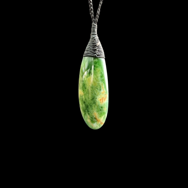 Roimata Kahurangi - Flower Jade Teardrop Pendant