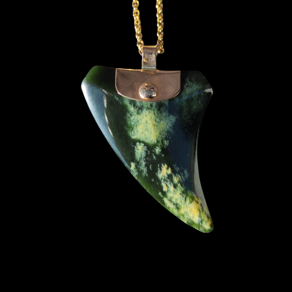 Rei Puta Koura Flower Jade Raukaraka - Greenstone Tooth Pendant