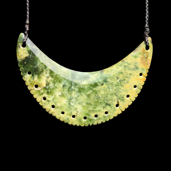 Kōuma Flower Jade Raukaraka - Greenstone Breastplate Pendant - Sands Carving Studio