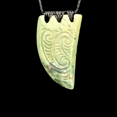Rei Puta Raukaraka - Greenstone Tooth Pendant