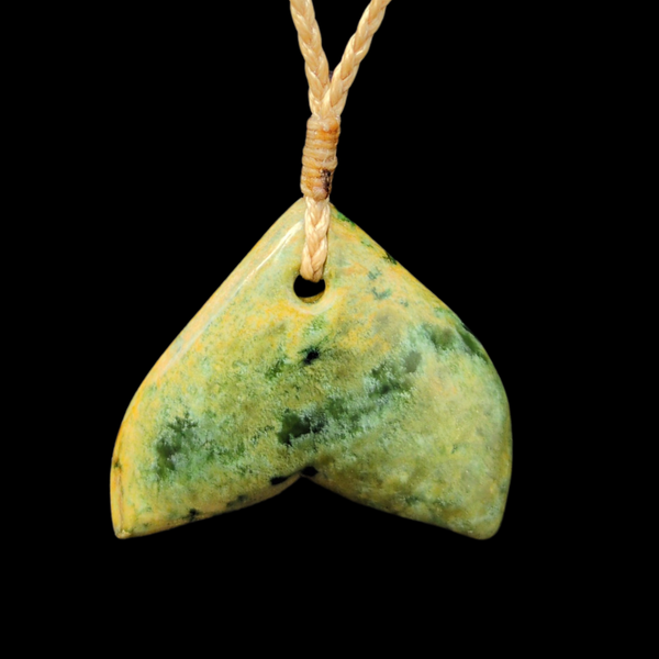 Hiku Tohorā Raukaraka - Greenstone Whale Tail Pendant