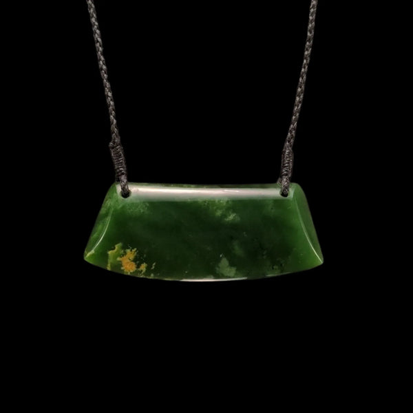 Kōuma Raukaraka - Greenstone Breastplate Pendant - Sands Carving Studio