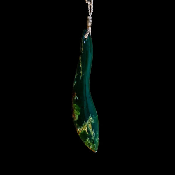Kapeu Raukaraka - Greenstone Kapeu Pendant - Sands Carving Studio