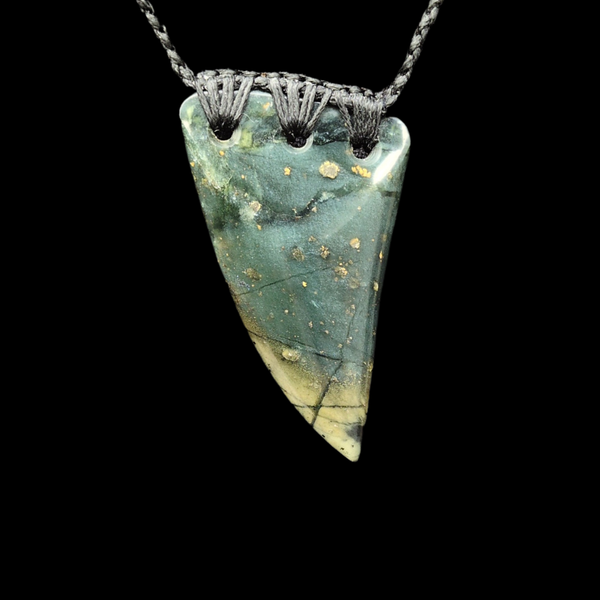 Rei Puta Tangiwai- Greenstone Tooth Pendant